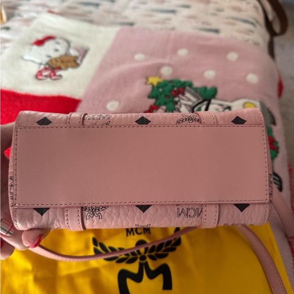 MCM Pink Toni Top-Zip Shopper In Visetos - Picture 10 of 10